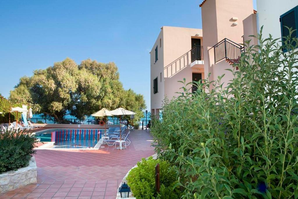 Margarita Beach Hotel Agia Marina  Exterior photo